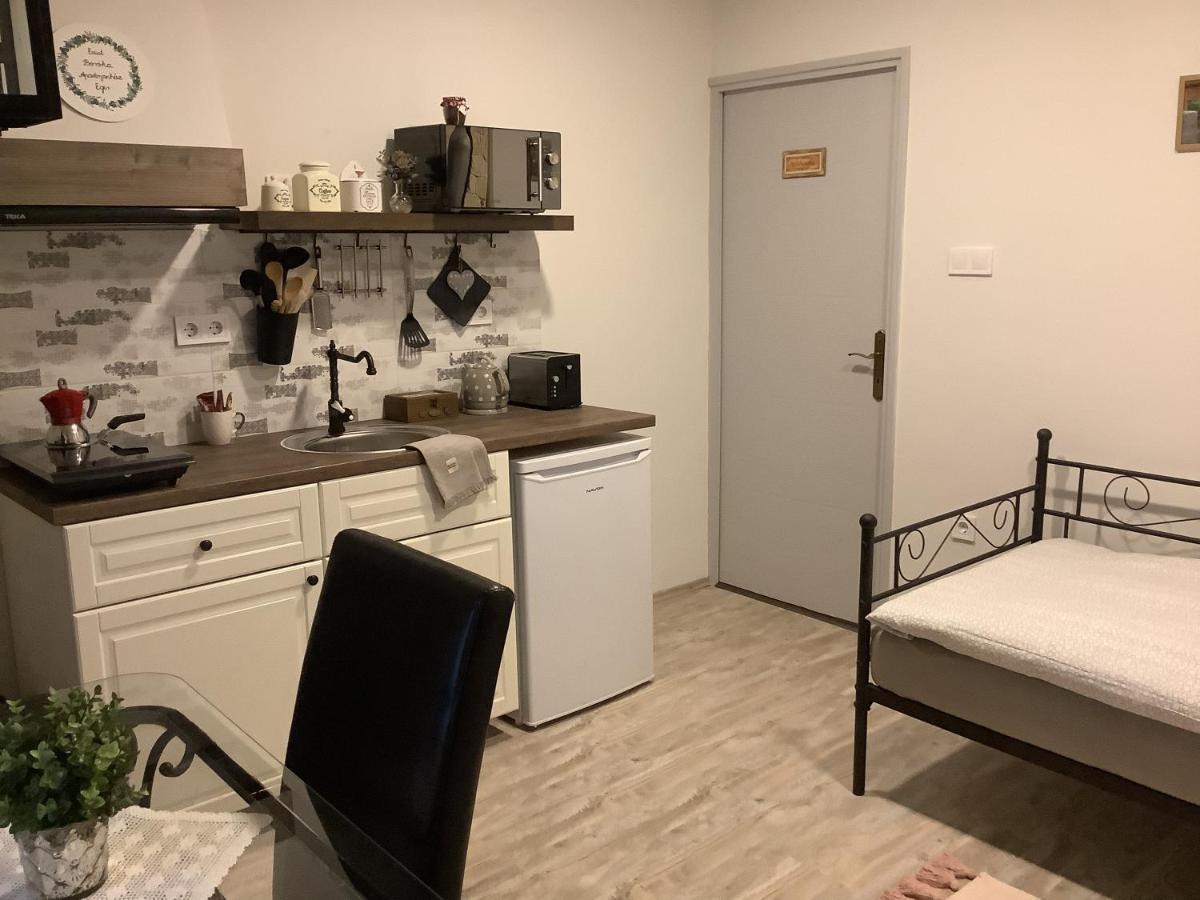 Ezuest Boroka Apartman Eger Bagian luar foto