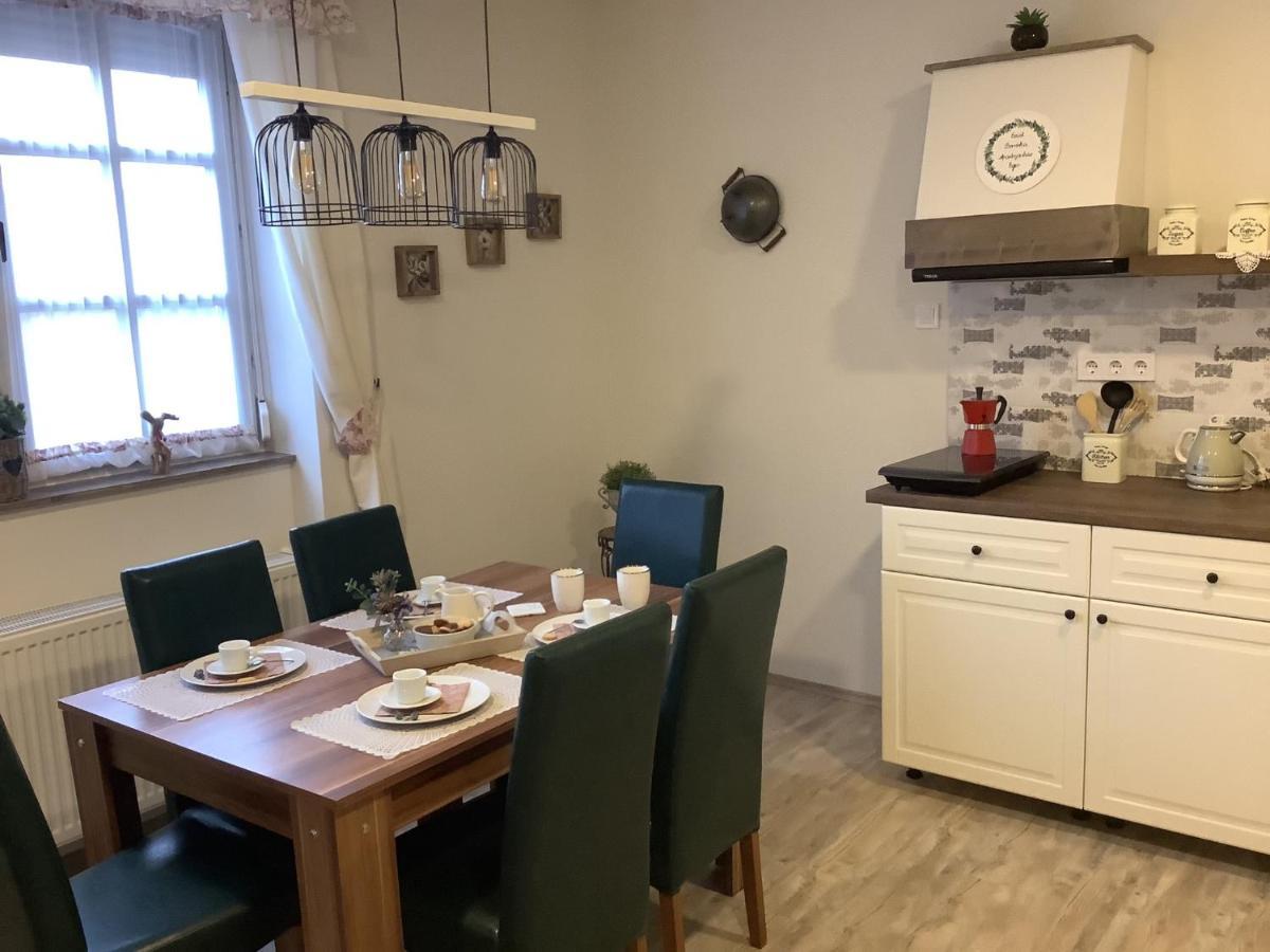 Ezuest Boroka Apartman Eger Bagian luar foto