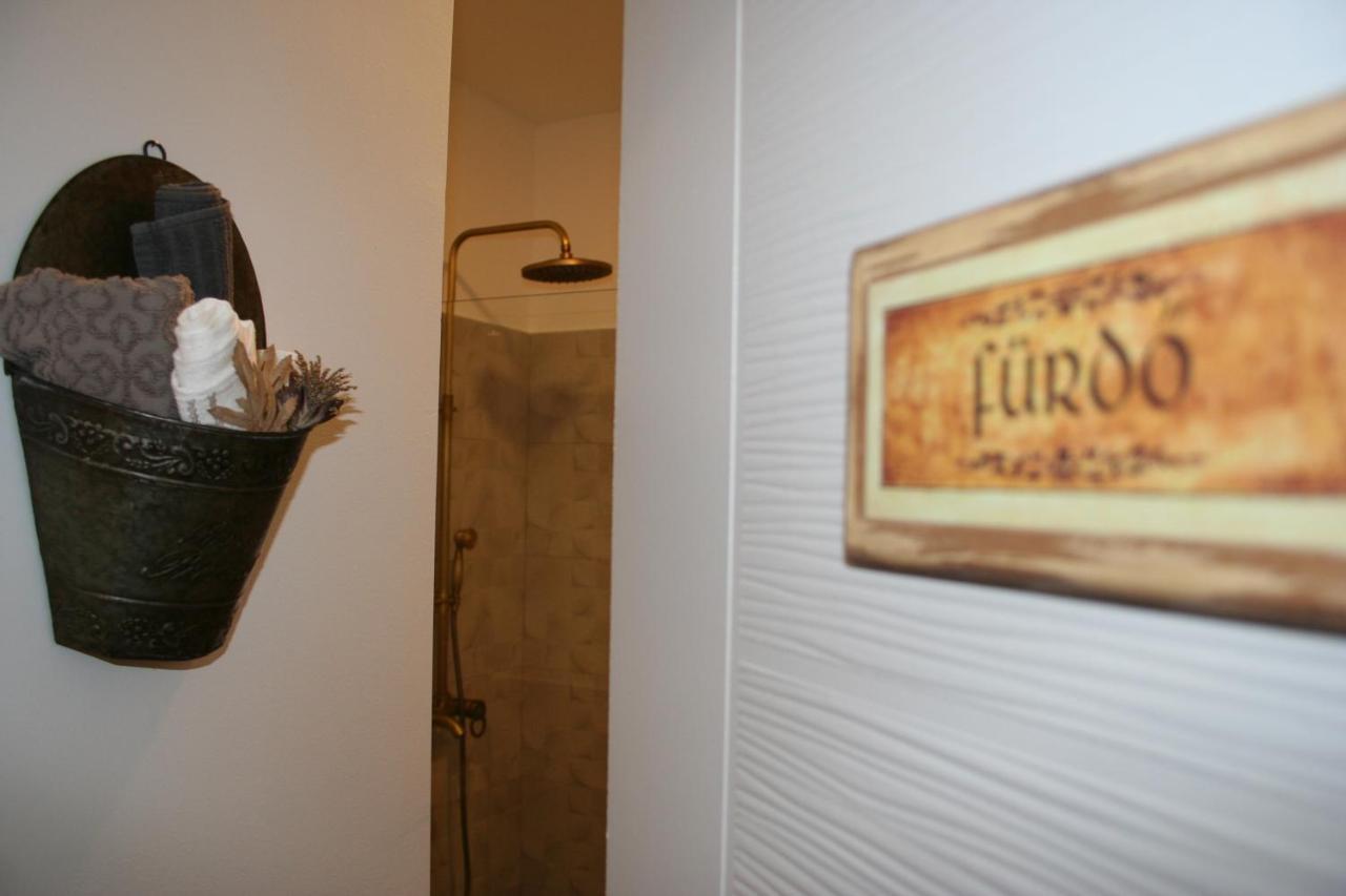 Ezuest Boroka Apartman Eger Bagian luar foto