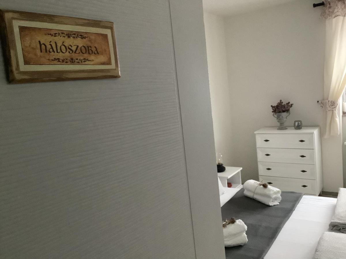 Ezuest Boroka Apartman Eger Bagian luar foto