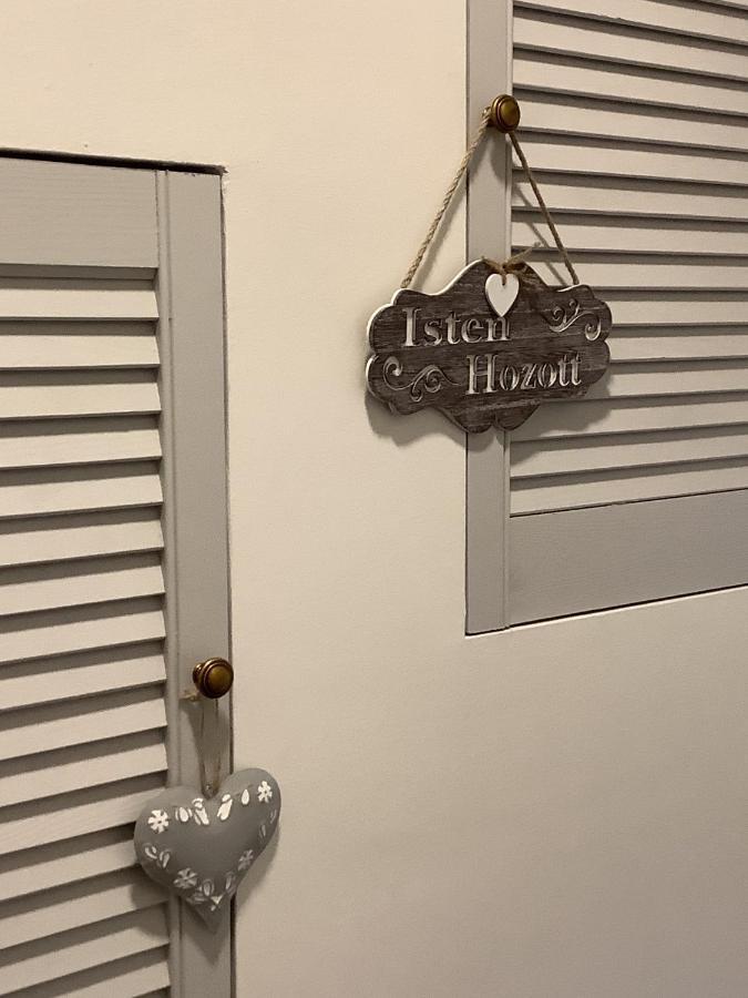 Ezuest Boroka Apartman Eger Bagian luar foto