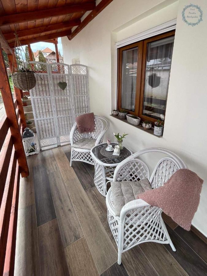 Ezuest Boroka Apartman Eger Bagian luar foto